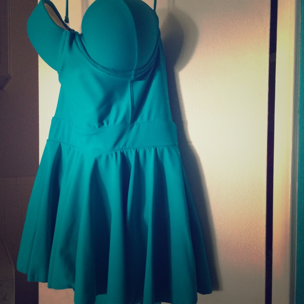 Retro-Style Skirted One-Piece Bathing Suit